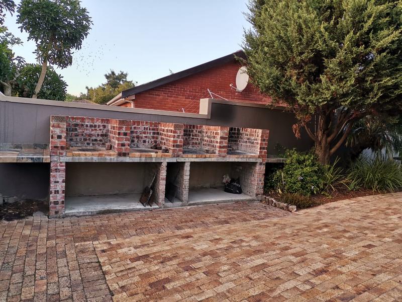 To Let 1 Bedroom Property for Rent in Uitzicht Western Cape
